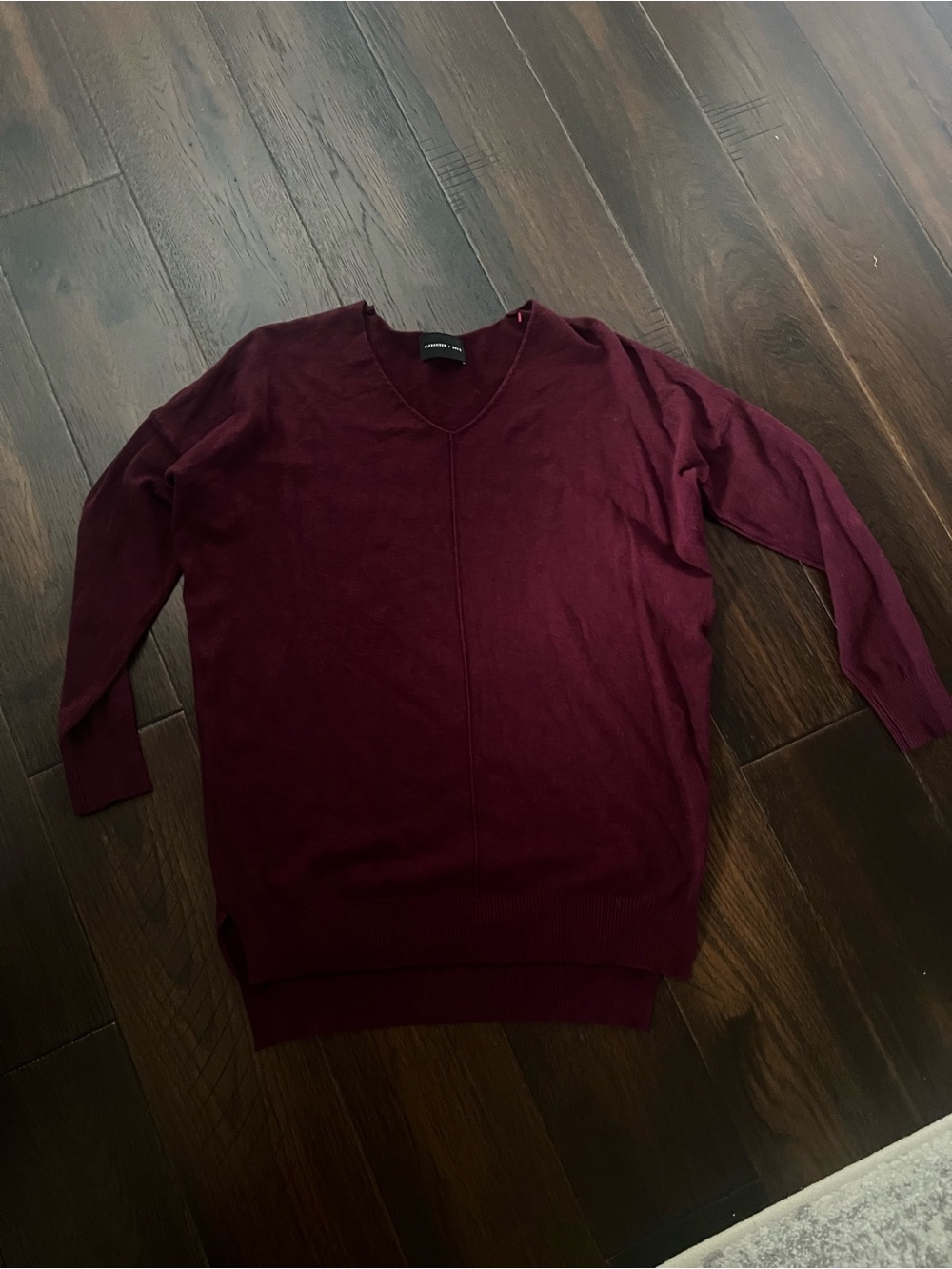 Oversized extra soft vneck pullover hi low sweater in wine red sm/med